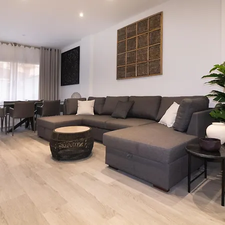 Apartmán Spacious New And Renovated In Plaza Espana With Stunning Terrace-garden And Exquisite Decoration Barcelona